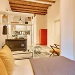 Urban District Apartments-Vintage Suites & Loft